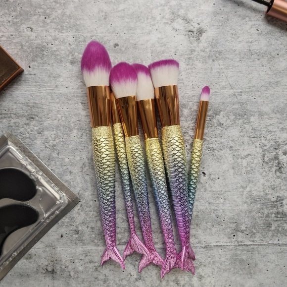 MERMAID pastel rainbow makeup brushes 6 piece set - Picture 6 of 7